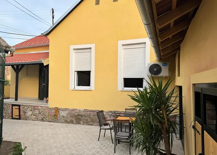 Dana Βίλα Σρέμσκι Καρλόβτσι